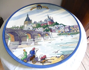 Large dish signed Gien Rob