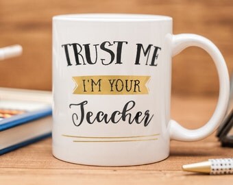 Mug-tastic Tazza Umoristica In Ceramica "Don't Make Me Use My Teacher Voice" - Capacità 313ml, Decorata A Mano In Inghilterra, Sicura In Lavastoviglie E Microonde