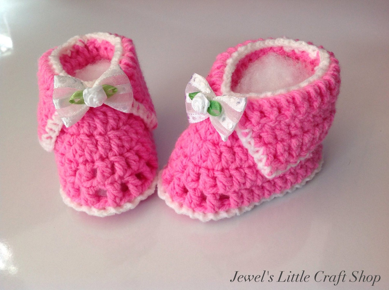 Pretty Pink Lady Baby Booties with Bow by JewelsLilCraftShop