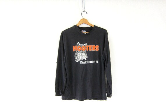 black hooters t shirt