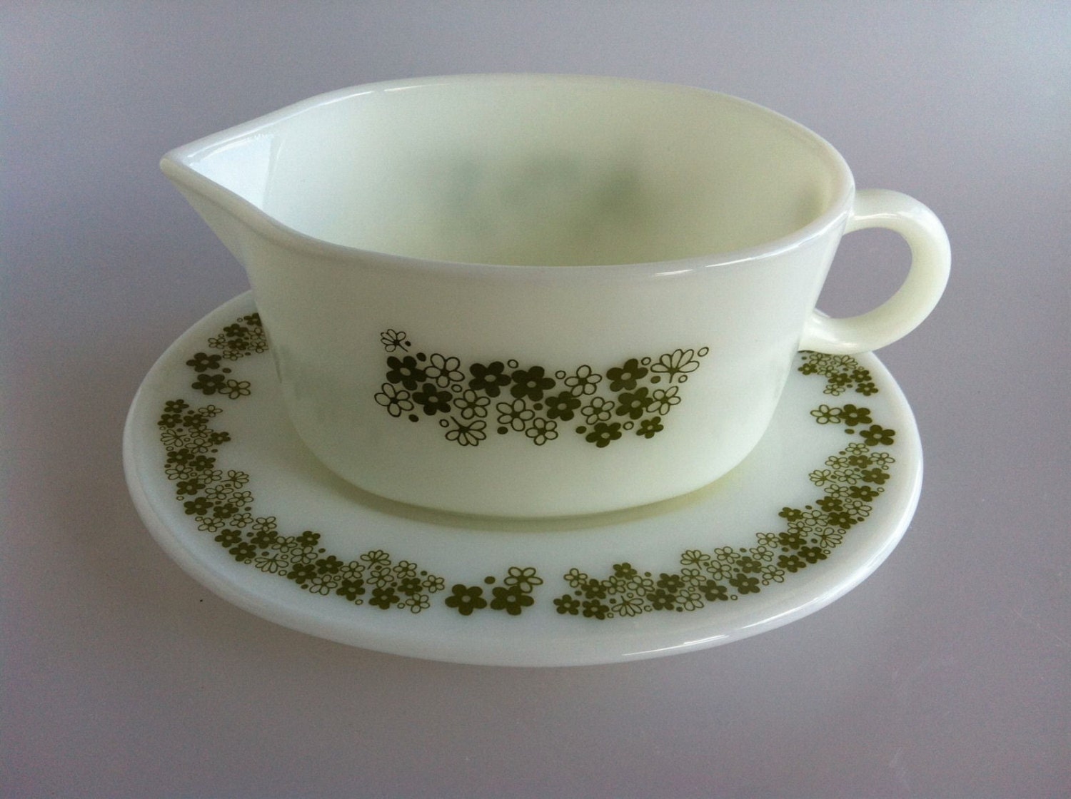 Vintage Pyrex Spring Blossom Gravy Boat and Under Plate Crazy Daisy