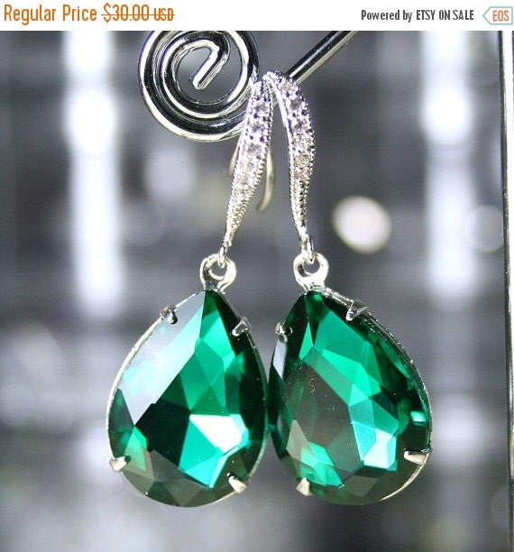 Fall Sale - Emerald Green Vintage Jeweled Earrings - Estate Style ...