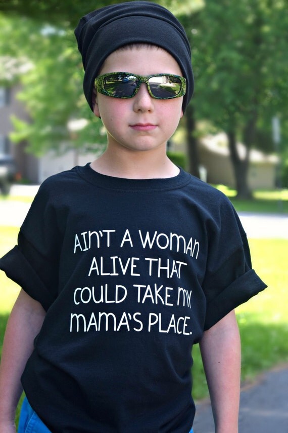 Download MallOfItAll - Ain't a woman alive that could take my mama's place t-shirt, son, Mommy, mom ...