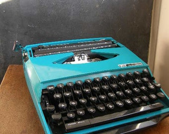 Rare1970s Smith Corona Ghia Turquoise manual portable typewriter,tjaarda,tomaso,car designers,Free UK postage