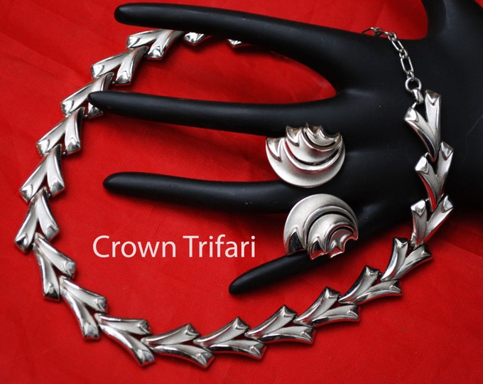 Crown Trifari Necklace Earrings set - Mid Modern Silver Swirl - clip on earrings - link necklace