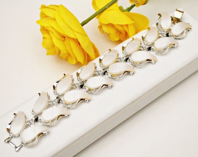 White Link Bracelet Thermoset Plastic Silver tone