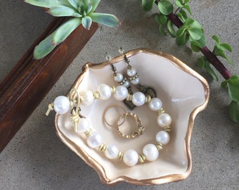 MEDIUM jewelry dish / engagement ring dish / wedding ring dish / bride gift / wedding gift /ring dish