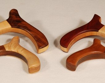 Cane, Walking Stick, Carved. The shaft is walnut with a highly figured inlay on the handle.