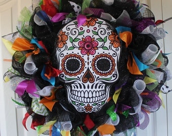 Large Day of The Dead deco mesh wreath. Dia de los Muertos Decor. Catrina Day of the Dead Decor. Skeleton wreath. Halloween wreath.