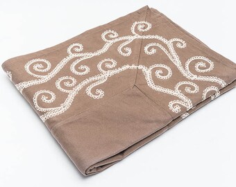 Cotton tablecloth hand-embroidered