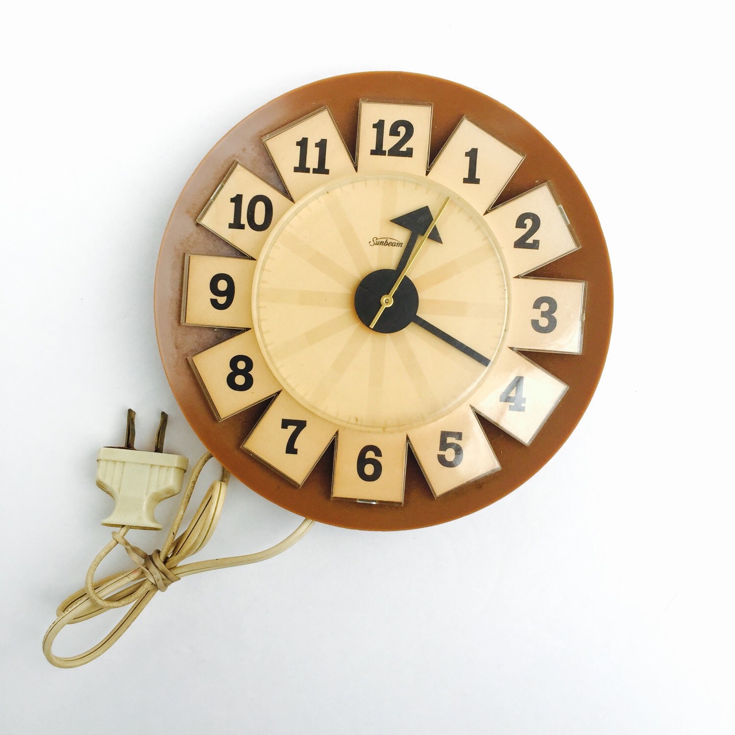 SALE Retro/Vintage 1970s 70s Sunbeam clock with plug