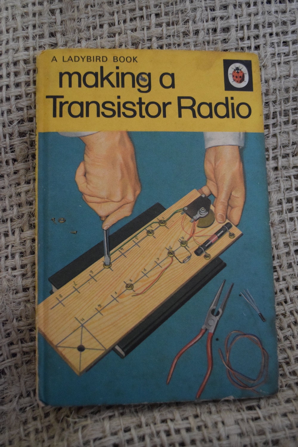 ladybird book how to build a transistor radio