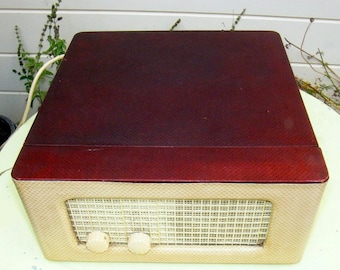 1950s EAR Microgram Portable Vinyl Record Player with Electronic valves/ tubes. Made in England. 50Hz, AC 230/240 V.