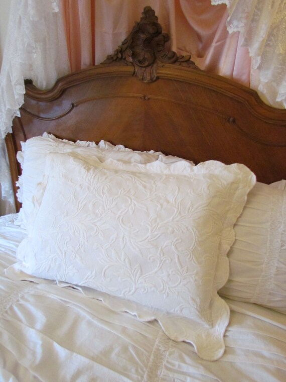 White Matelasse Scallop Edge Pillow Sham With Vine Motif