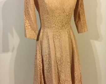 GORGEOUS 1950s peach lace dress circle skirt