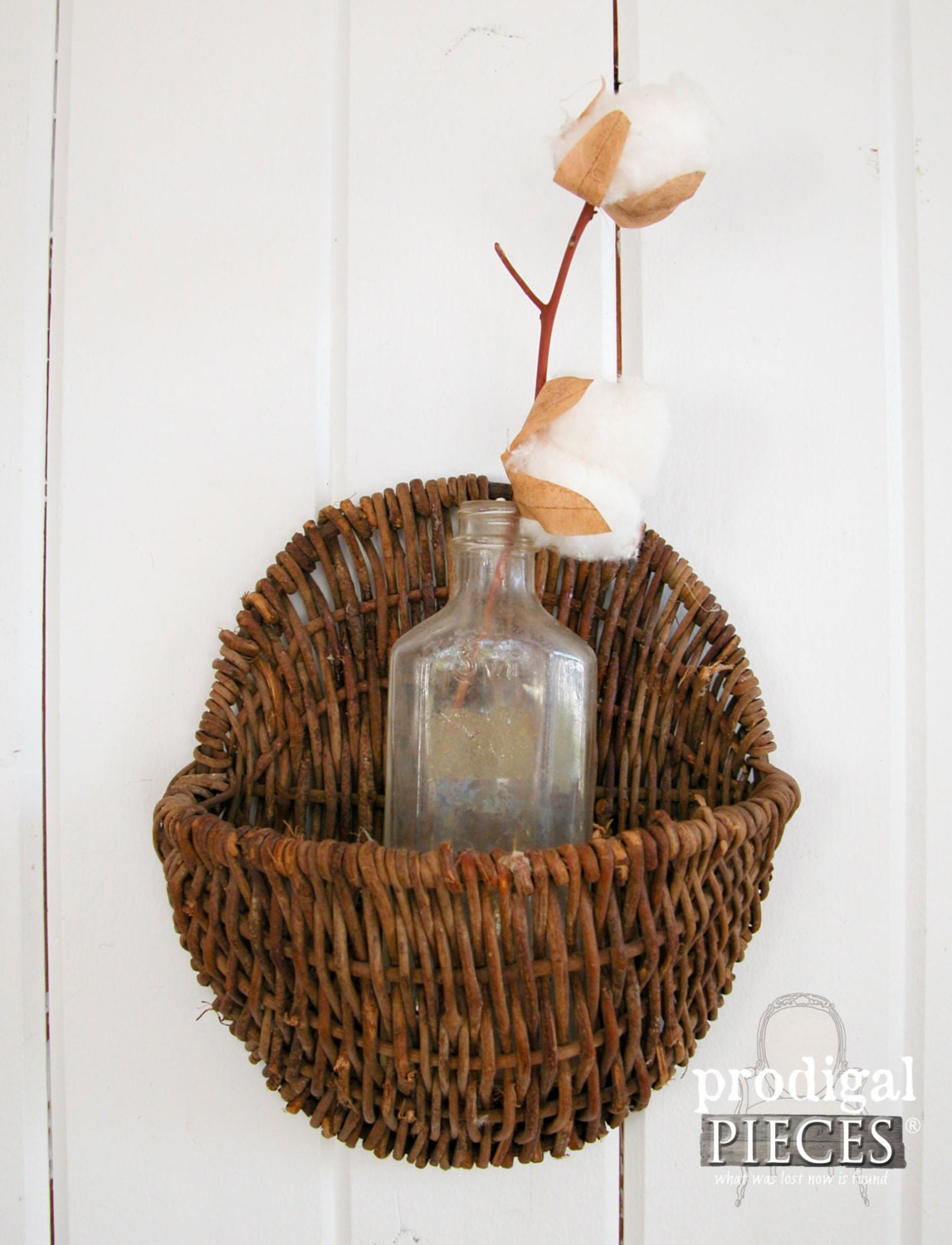 Vintage Grapevine Wall Basket Pocket with Apothecary Medine