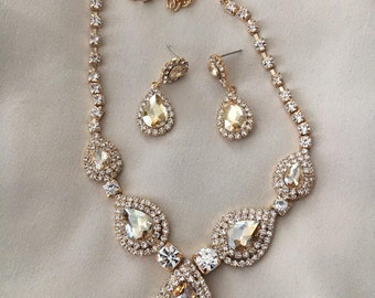 Items similar to Champagne Necklace Set Bridesmaids Gold Almond Pearl ...