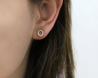Circle stud earring, 925 Sterling silver circle stud, Circle studs, Circle earrings, round stud earrings, minimalist silver studs