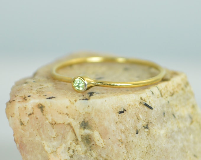 Tiny Peridot Ring, Peridot Stacking Ring, Solid 14k Gold Peridot Ring, Peridot Mothers Ring, August Birthstone, Dainty Gold Peridot