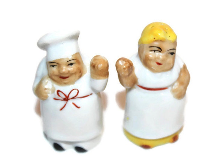 Salt and Pepper Shakers Chef Couple