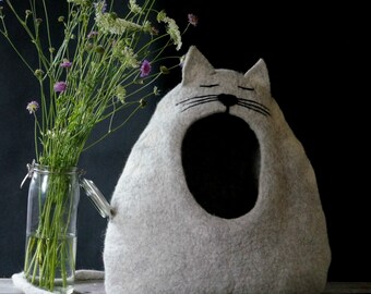 Cat Bed, Cat House, Cat Cave, Felted Cat Bed - "Sleepy cat", Cat, Cat Lover gift by Indre Naujokiene