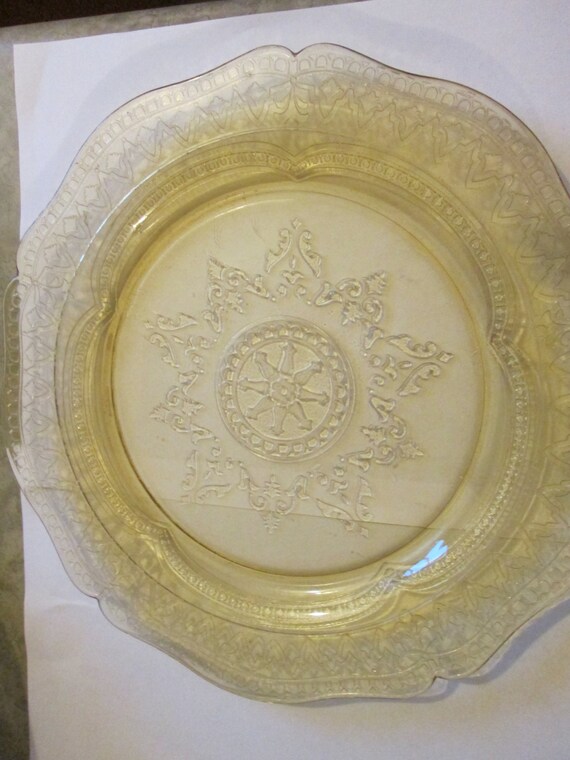 Yellow Depression Glass 11 Plate Pattern Unknown