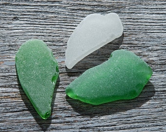 Thick pendant sized beach glass Green sea glass Jewelry supplies Nautical jewelry Sea glass necklace Green White seaglass pendant / 3 pcs