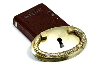 Vintage Brass Key Hole Plate - Vintage Escutcheon - Oval key hole plate - Furniture Handle - Vintage Furniture Hardware