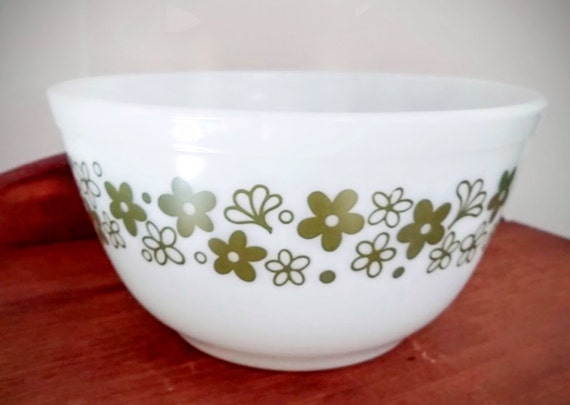 Pyrex 1.5 Quart Mixing Bowl White and Olive Floral Spring