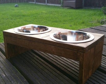 Reclaimed wooden dog bowl holder (with metal bowls)