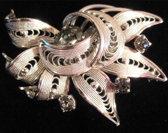 Vintage Smoke Grey Rhinestone Brooch Pin Filigree Snowflake Claw Set Silver Tone Floral Flower Spray