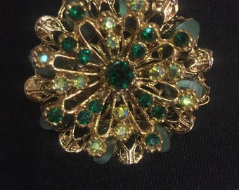 Absolutely gorgeous green vintage brooch