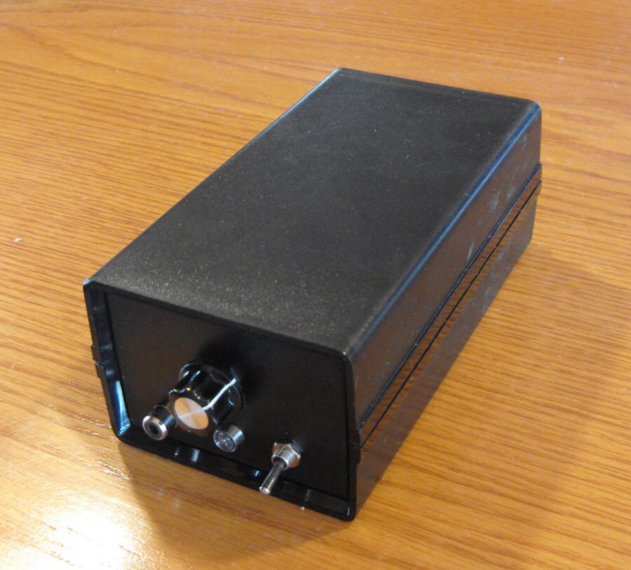 Shortwave low power radio transmitter for 13.560 MHz ISM band