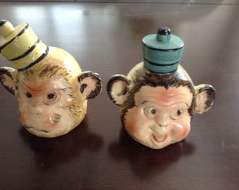 Monkey salt and pepper shakers