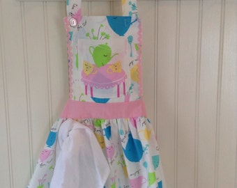 Sweet Little Girls Apron: Playtime Apron, Tea Time Apron, Girls Apron, Girls Gift Idea, Christmas Gift for Girls