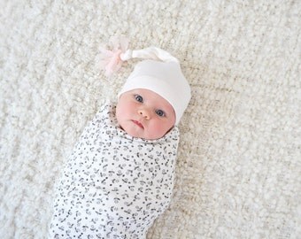 Baby girl floral blanket. Blanket size: Size 31 by 40 inches. Made by Lippy brand. Trendy tots. Swaddle soft stretchy knit fabric. gray girl