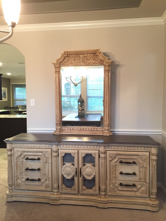 Beautiful solid wood dresser/tv stand/buffet/credenza with