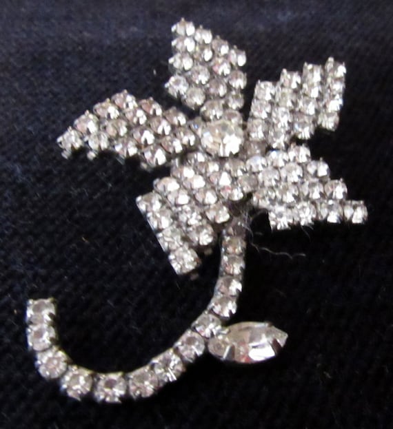 Rhinestone flower brooch pin