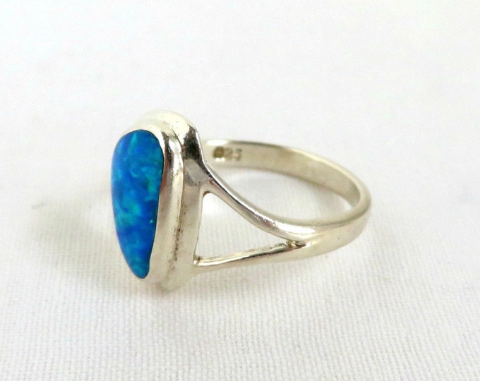 Foil Glass Ring, Vintage Sterling Silver Ring, Blue Foil Glass Ring, Triangle Ring, Gift for Her, Size 6.5