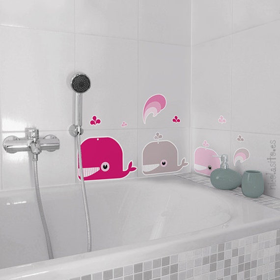 Vinilos antideslizantes de ballenas para el baño. por nicolasitoes