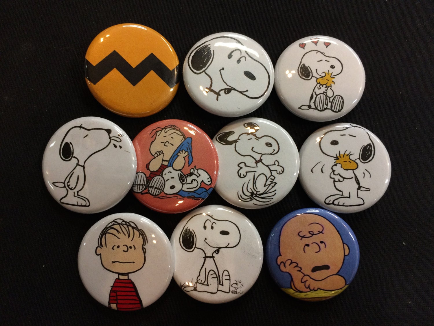 Peanuts Button Pin Badge Set Charlie Brown Linus Snoopy