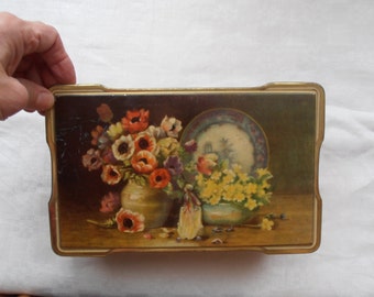 A French vintage decorative tin box