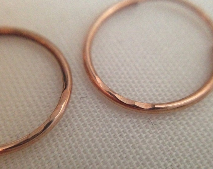 Storewide 25% Off SALE Beautiful Vintage 14k Petite Rose Gold Designer Etched Hoop Earrings Featuring Elegant Gloss Style Finish