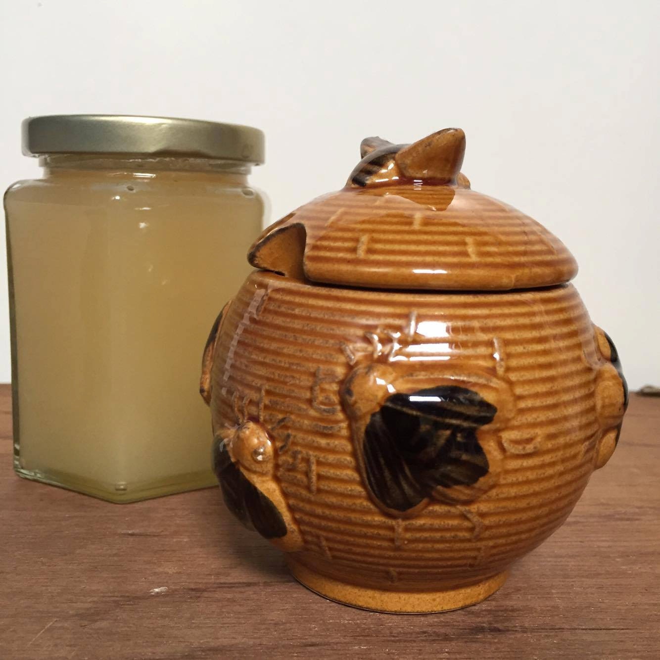 Ceramic Honey Jar. Beehive Honeypot with Bee on Lid. Canister.