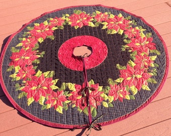 Classic Red White Patchwork Quilted Tree Skirt GFTOAB1741 main image 1