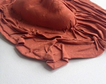 Masque en cuir pour un mur, fait à la main, femme masque, mur decore, nouveau cadeau maison, troisième idée de cadeau d’anniversaire, décor à la maison, en cuir d’agneau rouge