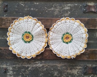 Crochet doily, vintage doily, set of 2 crochet doilies
