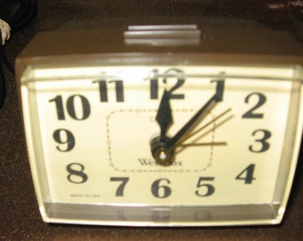 FREE SHIPPING! Westclox Dialite Vintage Alarm Clock. Brought to you by UsefulRetro! Made in USA!