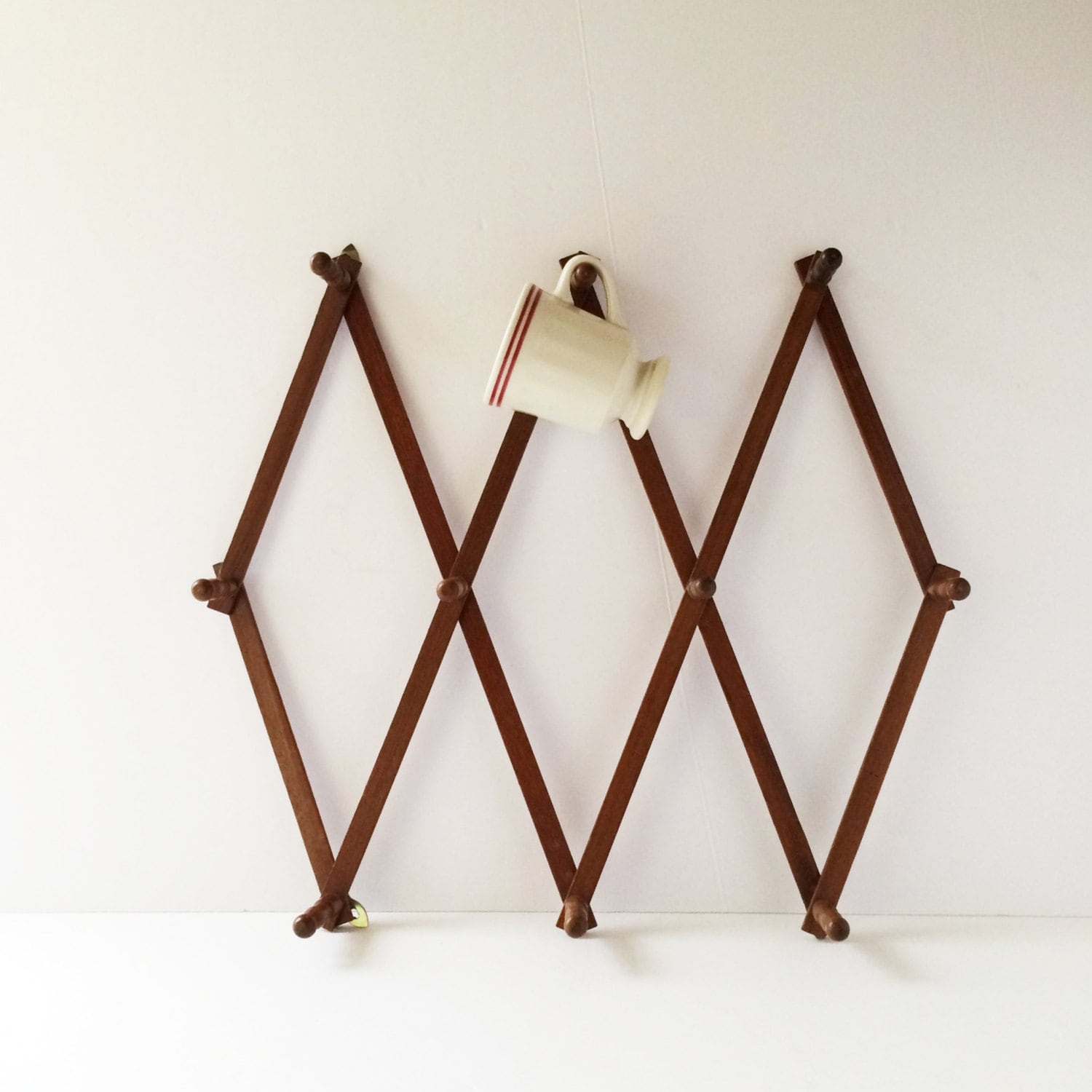 expandable peg rack