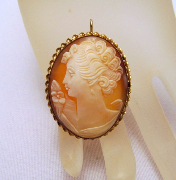 left facing cameo brooch